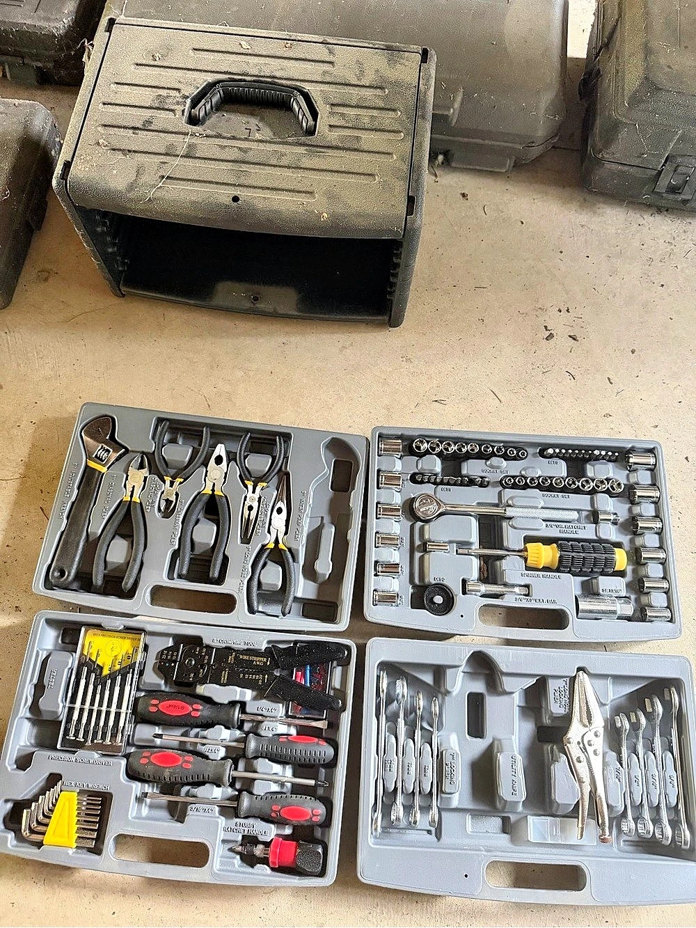 Assorted Hand Tool Set in Gray & Black